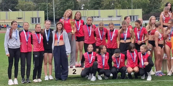 Finále MMaS družstev.   ŽÁKYNĚ DRUHÉ!  Postup na MČR.